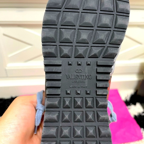 EUC Women’s Size 6.5 Valentino Garavani Rockrunner Sneakers In Hawaiian Style - Picture 11 of 16